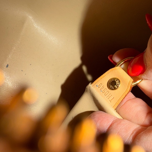 Louis Vuitton Glossy Gold Papillon Barrel Bag - Picture 7 of 9